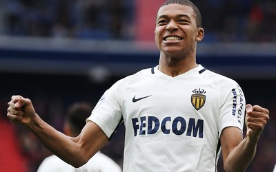 艾尚体育-他们如何走上职业足球道路